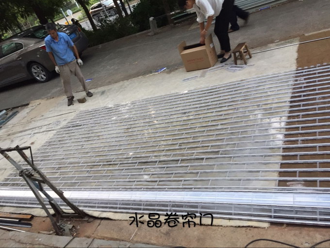 水晶卷簾門(mén)安裝.jpg